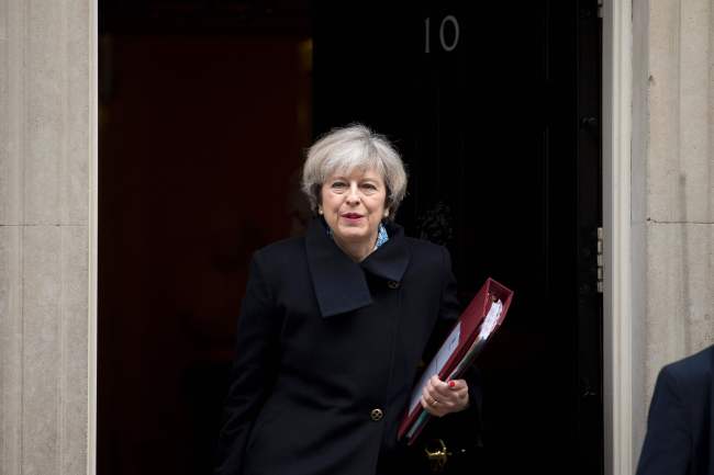 <YONHAP PHOTO-4817> British Prime Minister Theresa May leaves 10 Downing Street for the weekly Prime Minister's Questions session at the House of Commons in central London on March 1, 2017. The House of Lords looks set today to defy Prime Minister Theresa May by demanding guarantees for EU nationals living in Britain, delaying a bill she needs to start Brexit negotiations. / AFP PHOTO / Justin TALLIS/2017-03-01 20:47:45/ <저작권자 ⓒ 1980-2017 ㈜연합뉴스. 무단 전재 재배포 금지.>
<YONHAP PHOTO-4817> British Prime Minister Theresa May leaves 10 Downing Street for the weekly Prime Minister's Questions session at the House of Commons in central London on March 1, 2017. The House of Lords looks set today to defy Prime Minister Theresa May by demanding guarantees for EU nationals living in Britain, delaying a bill she needs to start Brexit negotiations. / AFP PHOTO / Justin TALLIS/2017-03-01 20:47:45/ <저작권자 ⓒ 1980-2017 ㈜연합뉴스. 무단 전재 재배포 금지.>