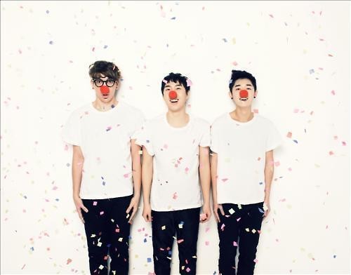 Members of band Busker Busker pose for the camera (Yonhap)
