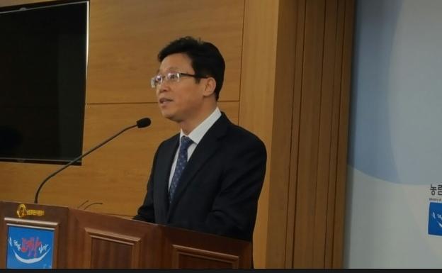 이재욱 농림축산식품부 농촌정책국장이 지난 2일 정부세종청사 농식품부 기자실에서 농업의 6차산업화 확산 성과에 대해 브리핑하고 있다.