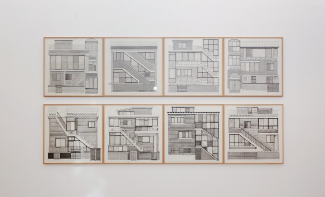 1980년대 우후죽순 들어선 용적률게임의 산물, 붉은 벽돌의 다가구 다세대 주택을 한지에 먹으로 곱게 그려냈다. 강성은 작가 작품. [사진제공=한국문화예술위원회]