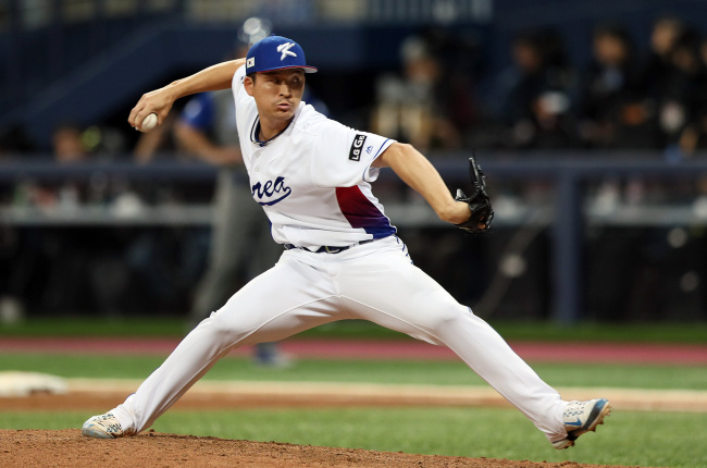 6일 오후 서울 구로구 고척 스카이돔에서 2017 WBC 개막전 대한민국과 이스라엘의 경기 7회 초에 등판한 투수 원종현이 역투하고 있다. [사진제공=연합뉴스]