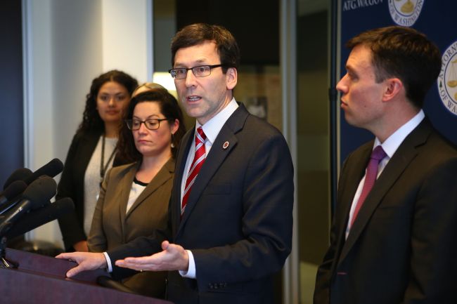 <YONHAP PHOTO-0824> SEATTLE, WA - MARCH 06: Washington state Attorney General Bob Ferguson (L) and Washington State Solicitor General Noah Purcell holds a press conference to discuss President Trump's new immigration Executive Order on March 6, 2017 in Seattle, Washington. Earlier today, President Donald Trump signed an executive order that excludes Iraq from the blacklisted countries but continues to block entry to the U.S. for citizens of Somalia, Sudan, Syria, Iran, Libya and Yemen. Karen Ducey/Getty Images/AFP == FOR NEWSPAPERS, INTERNET, TELCOS & TELEVISION USE ONLY ==/2017-03-07 06:24:30/ <저작권자 ⓒ 1980-2017 ㈜연합뉴스. 무단 전재 재배포 금지.>
<YONHAP PHOTO-0824> SEATTLE, WA - MARCH 06: Washington state Attorney General Bob Ferguson (L) and Washington State Solicitor General Noah Purcell holds a press conference to discuss President Trump's new immigration Executive Order on March 6, 2017 in Seattle, Washington. Earlier today, President Donald Trump signed an executive order that excludes Iraq from the blacklisted countries but continues to block entry to the U.S. for citizens of Somalia, Sudan, Syria, Iran, Libya and Yemen. Karen Ducey/Getty Images/AFP == FOR NEWSPAPERS, INTERNET, TELCOS & TELEVISION USE ONLY ==/2017-03-07 06:24:30/ <저작권자 ⓒ 1980-2017 ㈜연합뉴스. 무단 전재 재배포 금지.>