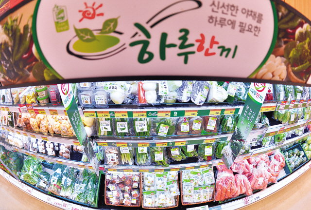 식약처는 위해식품 차단을 위해 첨단 ICT를 활용한 범부처 통합망을 운영 중이다. 이를 통해 국민 건강을 책임지고 있다. 사진은 서울 시내 한 마트의 식품 코너.