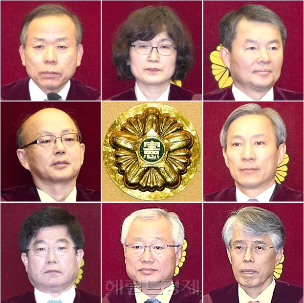 왼쪽 위부터 시계방향으로 김이수 재판관, 이정미 헌법재판소장 권한대행, 이진성 재판관, 강일원 재판관, 조용호 재판관, 김창종 재판관, 서기석 재판관, 안창호 재판관 [사진=헤럴드경제DB]