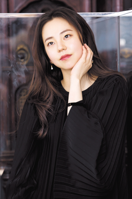 원더걸스 출신 안소희(24)는 조금씩 연기자로 변신하고 있다. ‘부산행’에 이어 이번엔 ‘싱글라이더’에 출연했다. 호주서 40대 기러기족 아빠 이병헌을 만나 서로의 처지를 이해하는 호주 ‘워홀러’유진아 역을 맡았다.