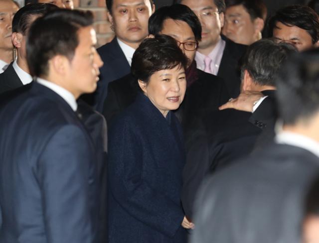 삼성동 사저로 돌아간 박근혜 전 대통령
[연합뉴스]