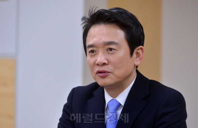 남경필 지사 [사진=이상섭 기자 babtong@heraldcorp.com]