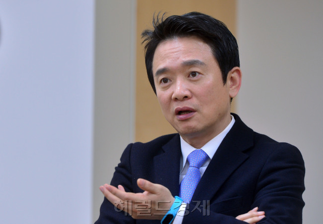 남경필 지사 [사진=이상섭 기자 babtong@heraldcorp.com]