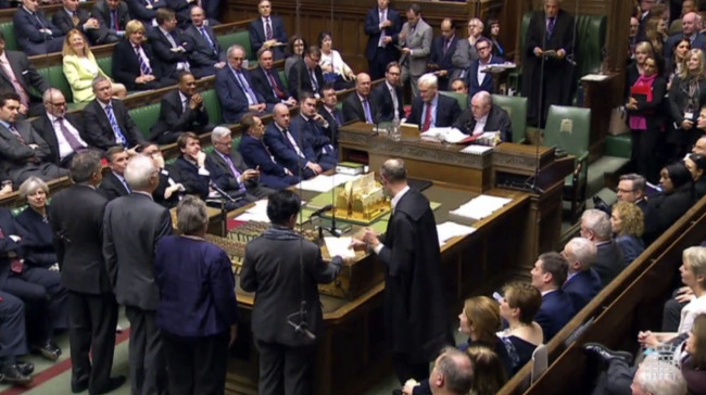 <YONHAP PHOTO-0703> Members of Parliament return their result after voting to reject Lord's amendment on EU nationals rights in the House of Commons, London, Monday, March 13, 2017. Britain's House of Commons has rejected an attempt to make the government promise ??? before European Union exit talks start ??? that it will guarantee the right to remain of EU citizens living in the U.K. By a vote of 335 to 287, lawmakers overturned an amendment to the government's Brexit bill inserted by the unelected House of Lords. (PA via AP)/2017-03-14 04:15:47/ <저작권자 ⓒ 1980-2017 ㈜연합뉴스. 무단 전재 재배포 금지.>
<YONHAP PHOTO-0703> Members of Parliament return their result after voting to reject Lord's amendment on EU nationals rights in the House of Commons, London, Monday, March 13, 2017. Britain's House of Commons has rejected an attempt to make the government promise ??? before European Union exit talks start ??? that it will guarantee the right to remain of EU citizens living in the U.K. By a vote of 335 to 287, lawmakers overturned an amendment to the government's Brexit bill inserted by the unelected House of Lords. (PA via AP)/2017-03-14 04:15:47/ <저작권자 ⓒ 1980-2017 ㈜연합뉴스. 무단 전재 재배포 금지.>