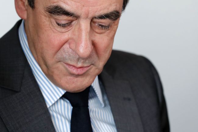 <YONHAP PHOTO-0552> French presidential election candidate for the right-wing Les Republicains (LR) party Francois Fillon looks on during a meeting with the head of France's UDI political party at his campaign headquarters in Paris on March 14, 2017. / AFP PHOTO / POOL / CHRISTIAN HARTMANN/2017-03-15 01:53:53/ <저작권자 ⓒ 1980-2017 ㈜연합뉴스. 무단 전재 재배포 금지.>
<YONHAP PHOTO-0552> French presidential election candidate for the right-wing Les Republicains (LR) party Francois Fillon looks on during a meeting with the head of France's UDI political party at his campaign headquarters in Paris on March 14, 2017. / AFP PHOTO / POOL / CHRISTIAN HARTMANN/2017-03-15 01:53:53/ <저작권자 ⓒ 1980-2017 ㈜연합뉴스. 무단 전재 재배포 금지.>
