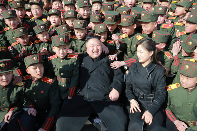 北 ‘백두혈통’ 김여정 골결핵 와병설…이설주 시대 본격화