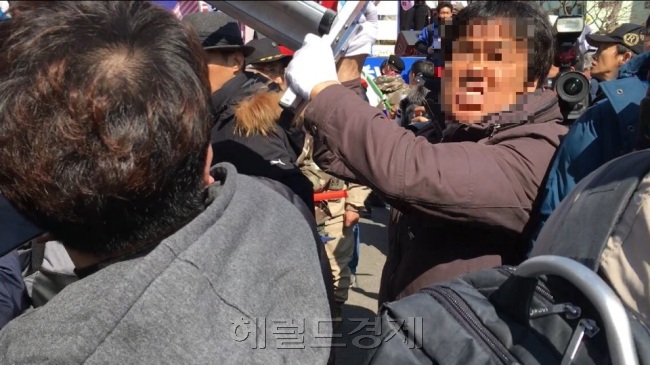 지난 10일 서울 종로구 안국역사거리 부근에서 열린 친박단체의 탄핵반대 집회의 모습. [헤럴드경제DB]
지난 10일 서울 종로구 안국역사거리 부근에서 열린 친박단체의 탄핵반대 집회의 모습. [헤럴드경제DB]