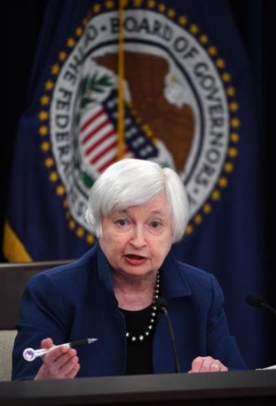 미국 연방공개시장위원회(FOMC)가 15일(현지시간) 기준금리를 0.50~0.75%에서 0.75~1.00%로 인상했다. 지난해 12월 기준금리 인상 이후 3개월만이다. 재닛 옐런 미 연방준비제도(Fed) 의장은 “결국 메시지는 (미국의) 경제가 제대로 작동하고 있다는 것”이라며 미 경제에 강한 자신감을 내비쳤다.  [연합뉴스]