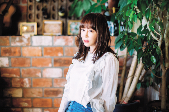 16일 개봉하는 영화 ‘비정규직 특수요원’에서 강예원은 보이스피싱 조직을 잡는 비정규직 요원으로 망가지는 역할을 연기했다.