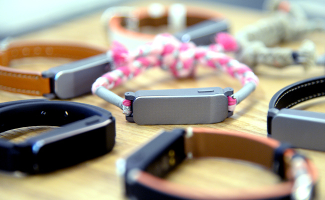 Zikto’s posture-tracking fitness band Zikto Walk (Park Hyun-koo/The Korea Herald)