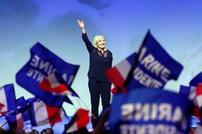 <YONHAP PHOTO-1062> epaselect epa05856493 Marine Le Pen, the leader of France's far-right Front National political party and candidate for the 2017 French presidential elections, waves to cheering supporters during a presidential campaign rally in Metz, Eastern France, 18 March 2017. France holds the first round of the 2017 presidential elections on 23 April 2017. EPA/MATHIEU CUGNOT/2017-03-20 06:11:26/ <저작권자 ⓒ 1980-2017 ㈜연합뉴스. 무단 전재 재배포 금지.>
<YONHAP PHOTO-1062> epaselect epa05856493 Marine Le Pen, the leader of France's far-right Front National political party and candidate for the 2017 French presidential elections, waves to cheering supporters during a presidential campaign rally in Metz, Eastern France, 18 March 2017. France holds the first round of the 2017 presidential elections on 23 April 2017. EPA/MATHIEU CUGNOT/2017-03-20 06:11:26/ <저작권자 ⓒ 1980-2017 ㈜연합뉴스. 무단 전재 재배포 금지.>