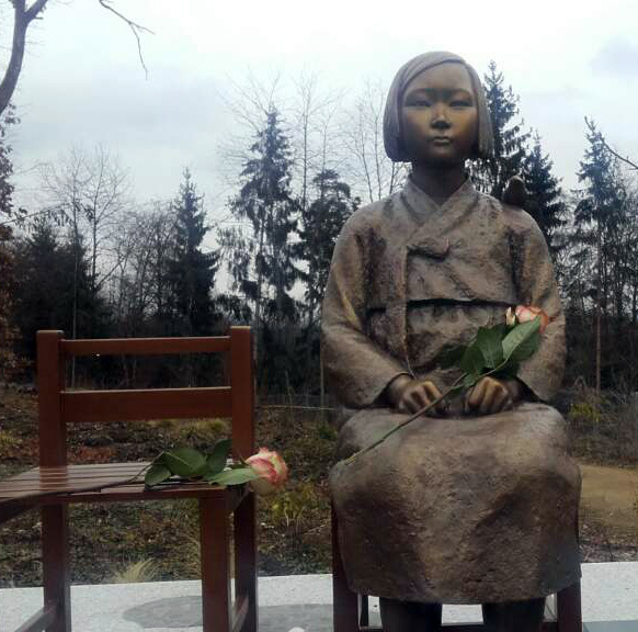 위안부 할머니에 “몸 팔아서 받은 돈”…폭행ㆍ폭언한 간병인