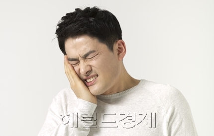 최근 젊은 층에서도 치주 질환을 앓고 있는 환자가 늘고 있어 주의가 요망되고 있다. 사진은 관련 이미지. [사진=헤럴드경제DB]