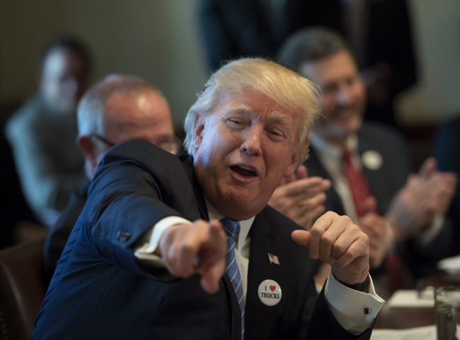 <YONHAP PHOTO-1308> President Donald Trump holds a listening session on health care with truckers and CEO's from the American Trucking Associations in the Cabinet Room at the White House on March 23, 2017 in Washington, D.C. Pool photo by Molly Riley/UPI/2017-03-24 06:07:04/ <저작권자 ⓒ 1980-2017 ㈜연합뉴스. 무단 전재 재배포 금지.>
<YONHAP PHOTO-1308> President Donald Trump holds a listening session on health care with truckers and CEO's from the American Trucking Associations in the Cabinet Room at the White House on March 23, 2017 in Washington, D.C. Pool photo by Molly Riley/UPI/2017-03-24 06:07:04/ <저작권자 ⓒ 1980-2017 ㈜연합뉴스. 무단 전재 재배포 금지.>