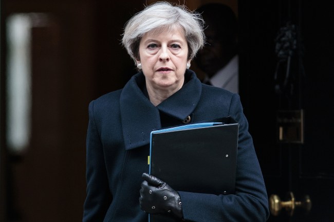 <YONHAP PHOTO-5098> epa05865286 British Prime Minister Theresa May leaves Downing Street in central London, England, 17 March 2017. The British Prime Minister Theresa May spoke on 22 March 2017 after a terrorist attack took place in Westminster, saying Parliament would meet as normal today and 'We will come together as normal'. PC Keith Palmer and three others lost their lives in the attack and the perpetrator was shot dead by police. EPA/JACK TAYLOR / POOL/2017-03-23 19:03:36/ <저작권자 ⓒ 1980-2017 ㈜연합뉴스. 무단 전재 재배포 금지.>
<YONHAP PHOTO-5098> epa05865286 British Prime Minister Theresa May leaves Downing Street in central London, England, 17 March 2017. The British Prime Minister Theresa May spoke on 22 March 2017 after a terrorist attack took place in Westminster, saying Parliament would meet as normal today and 'We will come together as normal'. PC Keith Palmer and three others lost their lives in the attack and the perpetrator was shot dead by police. EPA/JACK TAYLOR / POOL/2017-03-23 19:03:36/ <저작권자 ⓒ 1980-2017 ㈜연합뉴스. 무단 전재 재배포 금지.>