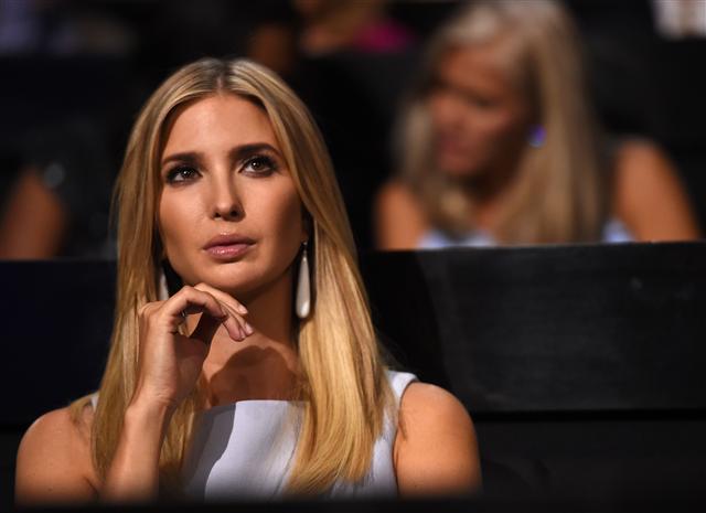 <YONHAP PHOTO-0978> (FILES) This file photo taken on July 19, 2016 shows Donald Trump's daughter Ivanka listening to a speaker on the second day of the Republican National Convention at Quicken Loans Arena in Cleveland, Ohio. President Donald Trump's daughter Ivanka now has an office at the White House, although she will not be a government employee, an administration official told AFP on March 21, 2017. / AFP PHOTO / Robyn BECK/2017-03-22 05:30:55/ <저작권자 ⓒ 1980-2017 ㈜연합뉴스. 무단 전재 재배포 금지.>