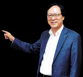 ‘스피드·현장·소통’이 자신의 철학이라는 김용환 회장은 현장직원들을 찾을 때마다 “고객에게 젠틀해야 한다”는 말을 늘 강조한다.  이상섭 기자/babtong@
