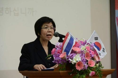 한국축제에서 축사하는 낑깐 텝간자나 쭐라롱껀 대학교 인문대학장.  [연합뉴스]