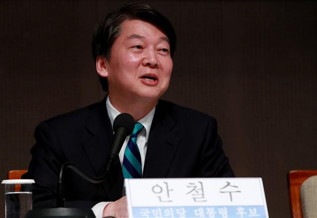 국민의당 안철수 대선후보가 6일 오전 서울 태평로 한국프레스센터에서 열린 관훈클럽 초청 토론회에 참석해 발언하고 있다.  [연합뉴스]