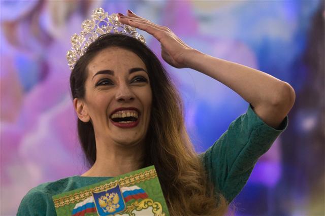 <YONHAP PHOTO-0505> MARI EL REPUBLIC, RUSSIA - APRIL 12, 2017: Irina Ayupova wins the Miss Spring beauty contest among the convicted women of Prison Colony 7. Yegor Aleyev/TASS/2017-04-13 02:18:36/ <저작권자 ⓒ 1980-2017 ㈜연합뉴스. 무단 전재 재배포 금지.>