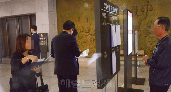대법원 법정스케치.<br />정희조 기자/chehco@heraldcorp.com  170413
대법원 법정스케치.
정희조 기자/chehco@heraldcorp.com  170413