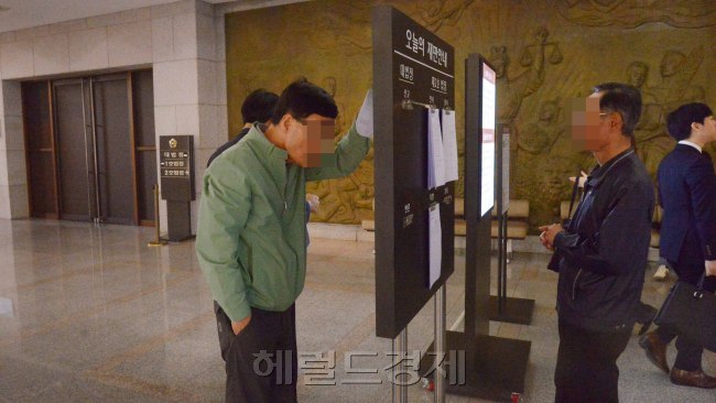 대법원 법정스케치.<br />정희조 기자/chehco@heraldcorp.com  170413
대법원 법정스케치.
정희조 기자/chehco@heraldcorp.com  170413