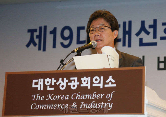 유승민 바른정당 대선후보가 14일 세종문화회관에서 강연을 하고 있다. [사진=김유진 기자]