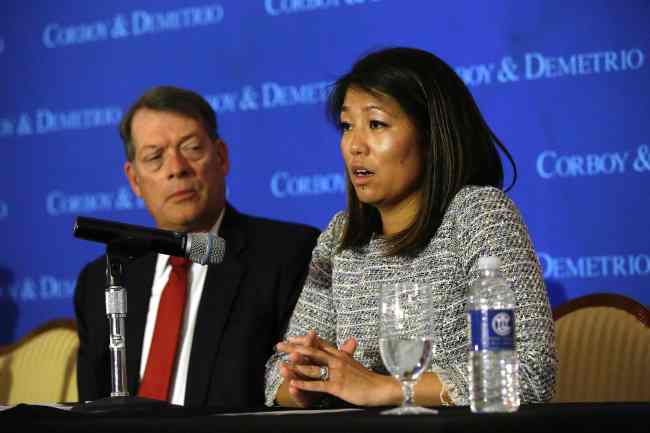 <YONHAP PHOTO-1452> Crystal Dao Pepper (R), daughter of Dr. David Dao, pauses as she speaks about her father as she sits with her attorney Stephen Golan during a news conference on April 13, 2017 in Chicago, Illinois. Attorneys Thomas Demetrio and Golan are representing Dr. Dao after airport police officers physically removed him from his United Airlines seat and dragged him off the airplane at O'Hare International Airport during his flight from Chicago to Louisville, Kentucky, on April 9, 2017. / AFP PHOTO / Joshua LOTT/2017-04-14 05:45:03/ <저작권자 ⓒ 1980-2017 ㈜연합뉴스. 무단 전재 재배포 금지.>
<YONHAP PHOTO-1452> Crystal Dao Pepper (R), daughter of Dr. David Dao, pauses as she speaks about her father as she sits with her attorney Stephen Golan during a news conference on April 13, 2017 in Chicago, Illinois. Attorneys Thomas Demetrio and Golan are representing Dr. Dao after airport police officers physically removed him from his United Airlines seat and dragged him off the airplane at O'Hare International Airport during his flight from Chicago to Louisville, Kentucky, on April 9, 2017. / AFP PHOTO / Joshua LOTT/2017-04-14 05:45:03/ <저작권자 ⓒ 1980-2017 ㈜연합뉴스. 무단 전재 재배포 금지.>