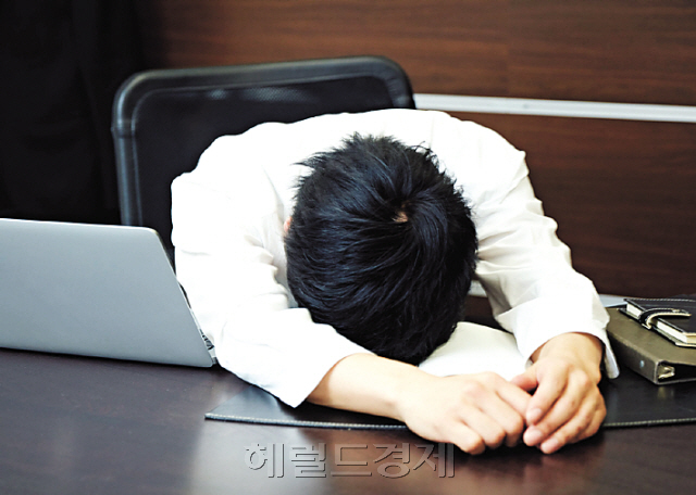 점심시간을 이용해 눈치 보지 않고 잠을 잘 수 있는 이른바 ‘수면 카페’가 직장인들 사이에서 인기를 얻고 있다. [사진=헤럴드경제DB]