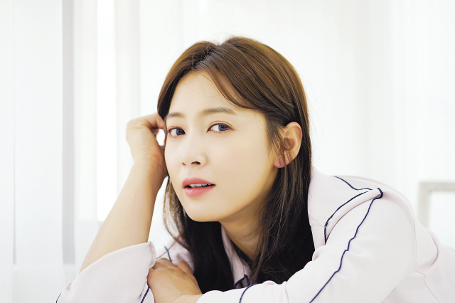 드라마 ‘김과장’ 에서 불의를 보면 참지 못하는 윤하경 대리 役의 남상미. 그녀는 “하경은 남의 아픔을 어루만져 주는 역할” 이라고 말한다.