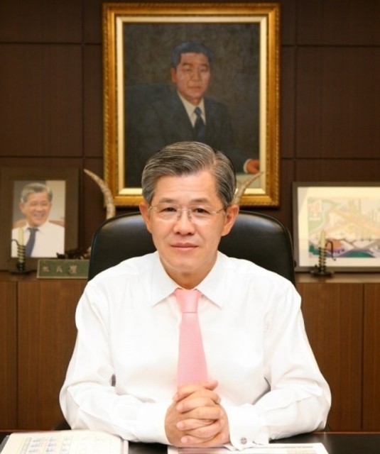 [슈퍼리치 Decode]SK 모태기업 복귀한 최신원, 1년간 SK네트웍스 ‘극적 변화’