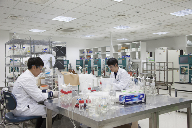 Celltrion‘s R&D lab inside its headquarters in Songdo, Incheon (Park Hyun-koo/The Korea Herald)