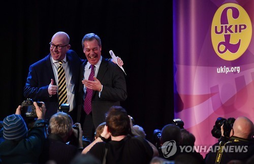폴 누탈(좌)과 나이절 패라지(우) 영국독립당 전·현직 대표 (사진=연합뉴스)