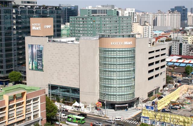 롯데마트 서울양평점은 차별화된 경험을 제공하는 게 특징이다. 사진은 서울양평점 외관.  [제공=롯데마트]
