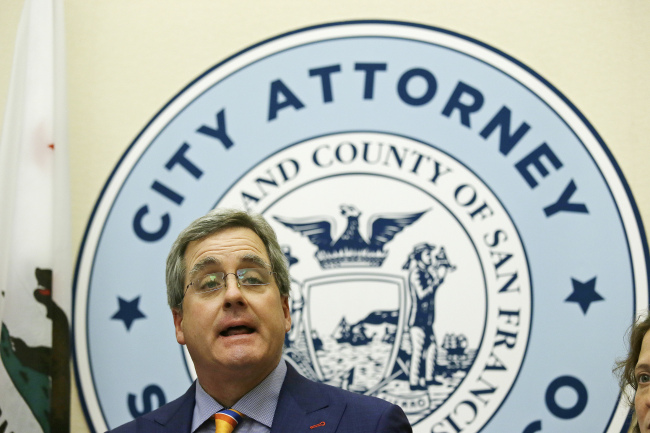<YONHAP PHOTO-1489> City Attorney Dennis Herrera talks about a federal judge's order blocking any attempt by the Trump administration to withhold money from "sanctuary cities "during a news conference at City Hall Tuesday, April 25, 2017, in San Francisco. (AP Photo/Eric Risberg)/2017-04-26 07:46:57/ <저작권자 ⓒ 1980-2017 ㈜연합뉴스. 무단 전재 재배포 금지.>
<YONHAP PHOTO-1489> City Attorney Dennis Herrera talks about a federal judge's order blocking any attempt by the Trump administration to withhold money from "sanctuary cities "during a news conference at City Hall Tuesday, April 25, 2017, in San Francisco. (AP Photo/Eric Risberg)/2017-04-26 07:46:57/ <저작권자 ⓒ 1980-2017 ㈜연합뉴스. 무단 전재 재배포 금지.>