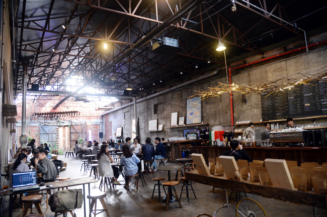 Daelim Warehouse Cafe in Seongsu-dong, Seoul (Park Hyun-koo/ The Korea Herald)