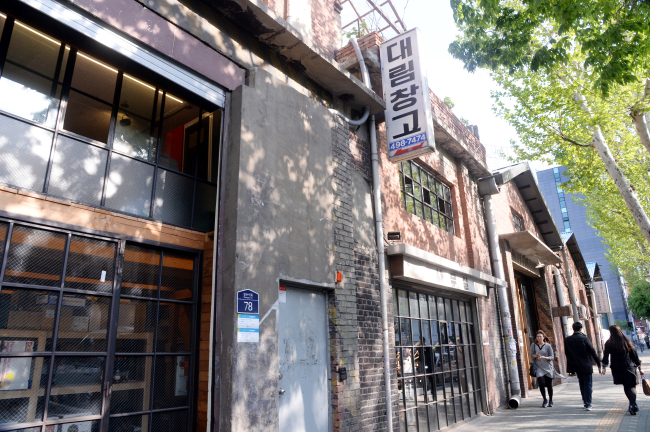 Daelim Warehouse Cafe in Seongsu-dong, Seoul (Park Hyun-koo/ The Korea Herald)