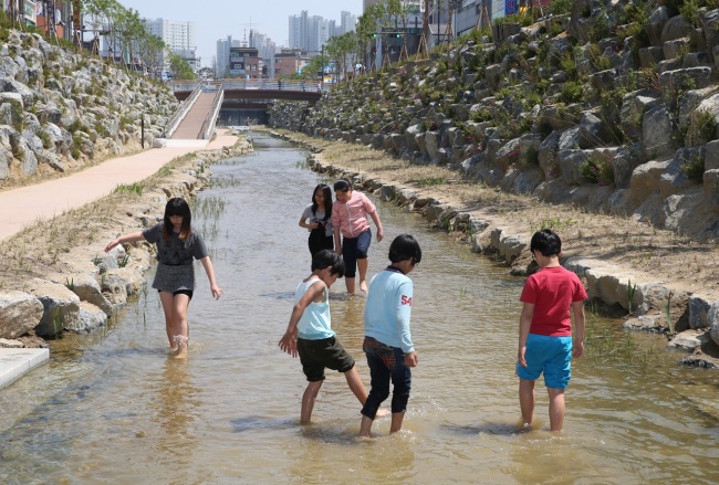 부천 심곡천,  31년 만에 생태하천 복원… 1km 구간 볼거리 조성