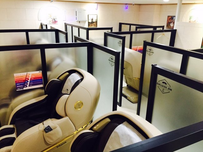 The inside of the healing room of Mr. Healing located in Myeong-dong, Seoul (Mr. Healing)