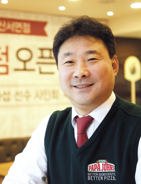 한국 파파존스 전중구 부사장. 전 부사장은 2020년까지 250개 매장을 열고 단위 매장당 매출 1위 업체를 목표로 한다.