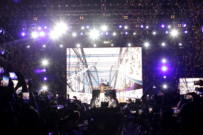 American rapper Wiz Khalifa performs at Culture Square in Seoul Sports Complex on Wednesday, headlining the Seoul Sessions Live Music Event 2017. (Mixmag Korea)
