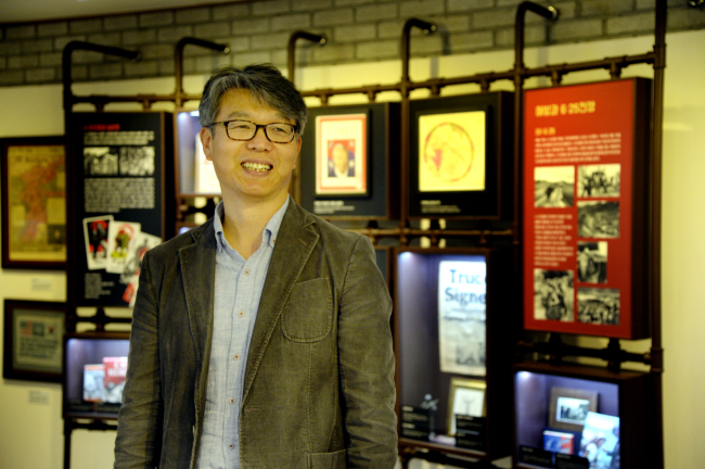 Jin Yong-sun, director of Arirang Museum and an “Arirang” researcher, speaks during an interview in Jeongseon-gun, Gangwon Province.  (Park Hyun-koo/The Korea Herald)
