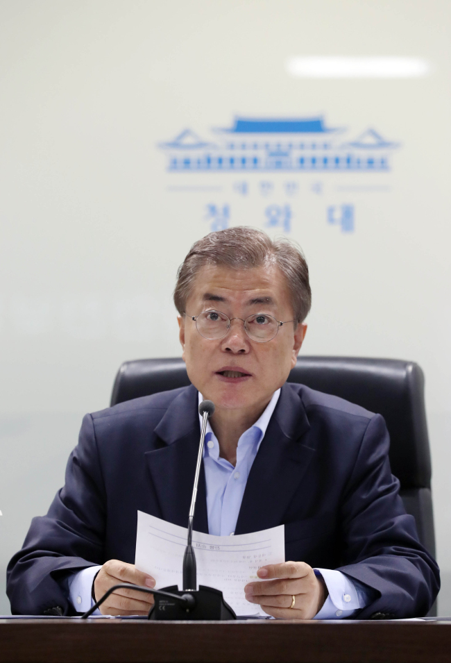문재인 대통령이 14일 오전 청와대에서 북한의 탄도미사일 발사와 관련해 소집한 국가안전보장회의에서 발언하고 있다. [사진=연합뉴스]
문재인 대통령이 14일 오전 청와대에서 북한의 탄도미사일 발사와 관련해 소집한 국가안전보장회의에서 발언하고 있다. [사진=연합뉴스]