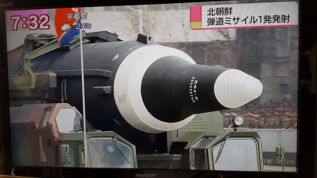 일본 공영 NHK가 14일 북한의 탄도미사일 발사 소식을 전하고 있다.[사진=연합뉴스]
일본 공영 NHK가 14일 북한의 탄도미사일 발사 소식을 전하고 있다.[사진=연합뉴스]