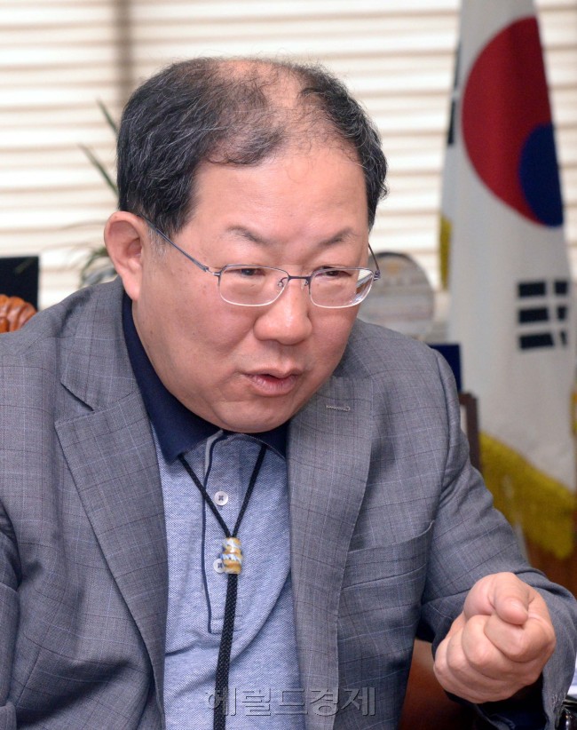 박병원 경영자총협회 회장.<br />정희조 기자/checho@heraldcorp.com  170515
박병원 경영자총협회 회장.
정희조 기자/checho@heraldcorp.com  170515